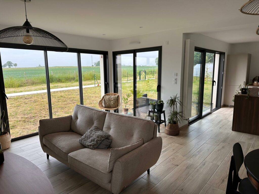 Baies coulissantes aluminium vues de l’intérieur