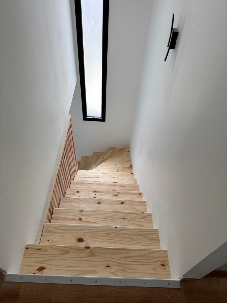 Escalier en bois massif